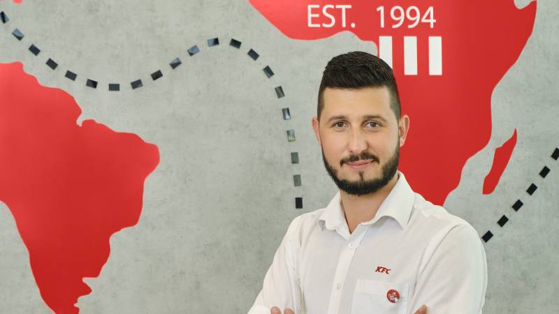 Асистент Мениджър